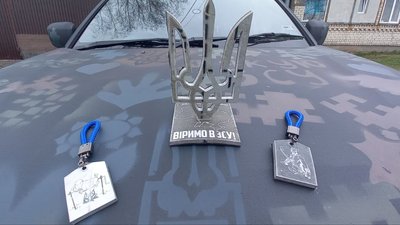 Дитячі малюнки для маскування та захисту військових. На Запоріжжі провели мистецьку акцію з розфарбовування пікапу Дитячі малюнки для маскування та захисту військових. На Запоріжжі провели мистецьку акцію з розфарбовування пікапу