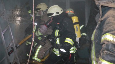 У Харкові ввечері 18 грудня спалахнула пожежа, яку гасили 90 рятувальників У Харкові ввечері 18 грудня спалахнула пожежа, яку гасили 90 рятувальників