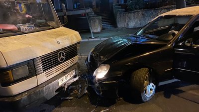 Врізався у маршрутку: у Рівному нетверезий водій спричинив потрійну ДТП – поліція