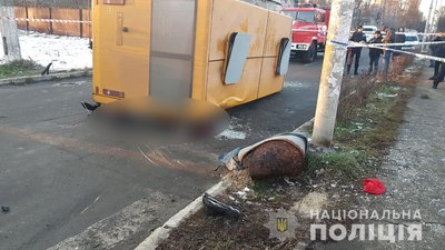На Київщині Porsche в'їхав у машрутку, та роздавила двох пасажирів