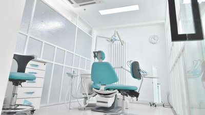 У Києві стоматолога підозрюють у замаху на вбивство пенсіонерки