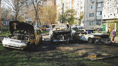 В спальному районі Одеси горіли 4 автівки