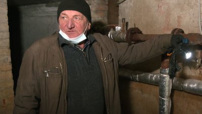 В одному з будинків Черкас батареї ледь теплі, мешканці вмикають обігрівачі В одному з будинків Черкас батареї ледь теплі, мешканці вмикають обігрівачі