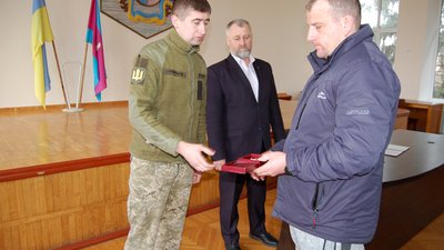На Полтавщині родичам військових передали ордени