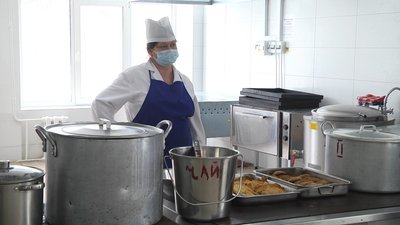 З початком нового року школярів Хмельниччини почали годувати за новим меню. Фото: Суспільне Поділля З початком нового року школярів Хмельниччини почали годувати за новим меню. Фото: Суспільне Поділля