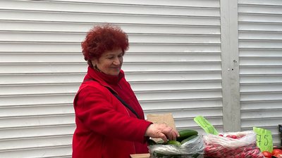 Продавчиня Ганна на ринку, Тернопіль, 17 квітня, 2024