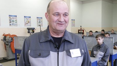 "Ніколи б не подумав, але у 59 років я — педагог". Історія буковинця, який змінив професію перед пенсією