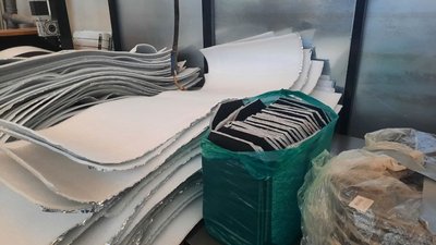 Дніпровські підприємці: у друкарні виготовляють каремати, а замість сумок шиють бронежилети