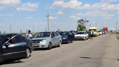 Дорогу на курортний Генічеськ втретє перекривали жителі Херсонщини Дорогу на курортний Генічеськ втретє перекривали жителі Херсонщини