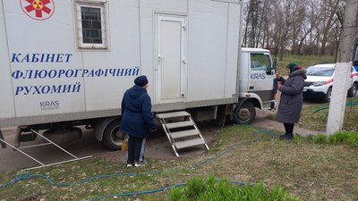 В село Семенівка на Сумщині приїхав рухомий флюорографічний кабінет В село Семенівка на Сумщині приїхав рухомий флюорографічний кабінет