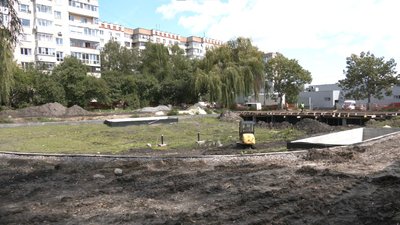 "Дно вкриють спеціальною мембраною". У Львові відновлюють озеро на вулиці Панча