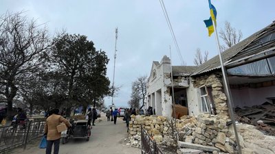 З колядками та піснями. На Миколаївщині жителі двох сіл отримали гуманітарну допомогу З колядками та піснями. На Миколаївщині жителі двох сіл отримали гуманітарну допомогу