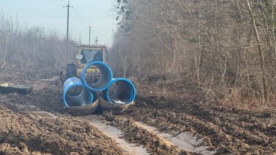 Поліетиленові труби, які прокладають у с. Бартатові