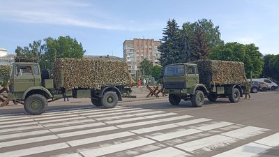 Волонтери передали теробороні Житомирщини дві військові вантажівки Волонтери передали теробороні Житомирщини дві військові вантажівки
