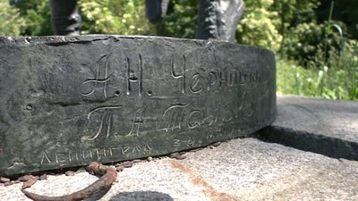 У Рівному з'ясовують, кому належать скульптури біля "Авангарду" У Рівному з'ясовують, кому належать скульптури біля "Авангарду"