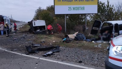 На Одещині зіткнулися два мікроавтобуси: одна людина загинула, п'ятеро травмувалися