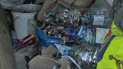 Небезпечні відходи в гаражі у Сергія Антоненка Небезпечні відходи в гаражі у Сергія Антоненка