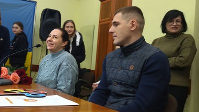 Двом спортсменам у Луцьку вручили ключі від нових квартир Двом спортсменам у Луцьку вручили ключі від нових квартир