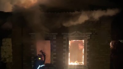 Пожежа на Сумщині: двоє загиблих безхатьків у закинутому будинку Пожежа на Сумщині: двоє загиблих безхатьків у закинутому будинку