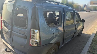 У Словʼянську армія РФ атакувала мікроавтобус дроном, є загиблий та поранені