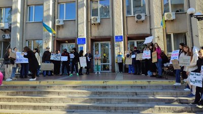 На сесії Черкаської міськради 24 жовтня містяни влаштували пікет На сесії Черкаської міськради 24 жовтня містяни влаштували пікет