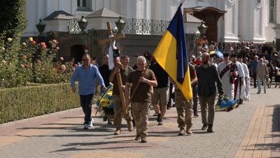 "Був людиною, яка вела за собою": у Луцьку попрощалися з 32-річним командиром відділення Сергієм Черленюком "Був людиною, яка вела за собою": у Луцьку попрощалися з 32-річним командиром відділення Сергієм Черленюком
