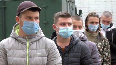 Перші із осіннього призову: 42 строковика з Херсонщини поповнили лави ЗСУ Перші із осіннього призову: 42 строковика з Херсонщини поповнили лави ЗСУ
