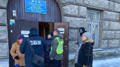 Допомагали уникнути мобілізації: у Києві викрили схему видачі фіктивних медичних довідок