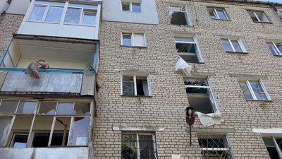 У Миколаєві внаслідок обстрілу пошкоджені житлові будинки та будинок культури У Миколаєві внаслідок обстрілу пошкоджені житлові будинки та будинок культури