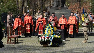 В Ужгороді попрощалися із захисником Віктором Сабіровим В Ужгороді попрощалися із захисником Віктором Сабіровим