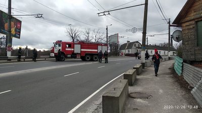 У Житомирі перекинулась автоцистерна з газом – 12 людей евакуювали, рух вулицею перекрили У Житомирі перекинулась автоцистерна з газом – 12 людей евакуювали, рух вулицею перекрили