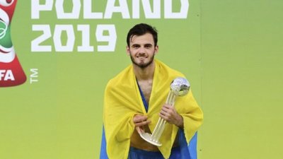 Допомога ЗСУ: футболіст Сергій Булеца виставив на аукціон "срібний м'яч" чемпіонату світу U-20