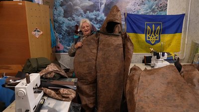 Антидронові плащі для військових