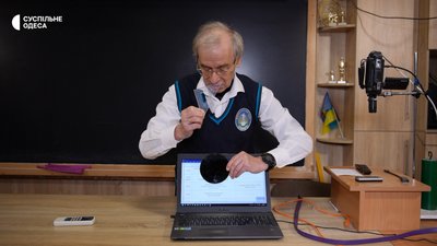 Мільйон підписників і фізика для всіх: як Павло Віктор змінює шкільну освіту Мільйон підписників і фізика для всіх: як Павло Віктор змінює шкільну освіту