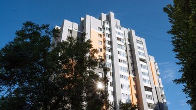 Багатоповерхівка у Львові