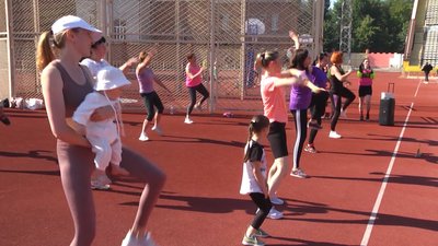 Аби зібрати кошти для лікування Софії хмельничани проводили благодійні акції й тренування. 6 серпня 2022 рік. Аби зібрати кошти для лікування Софії хмельничани проводили благодійні акції й тренування. 6 серпня 2022 рік.
