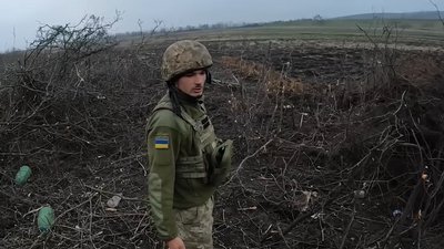 Сили оборони показали як відбивають щоденні атаки російських військових під Бахмутом Сили оборони показали як відбивають щоденні атаки російських військових під Бахмутом