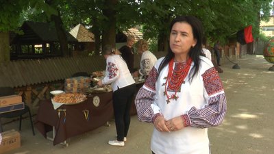 У Коломиї на Івано-Франківщині волонтери організували благодійний ярмарок на підтримку армії У Коломиї на Івано-Франківщині волонтери організували благодійний ярмарок на підтримку армії