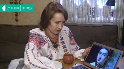 Вінничанка відтворила вишиту сорочку з картини ХІХ століття