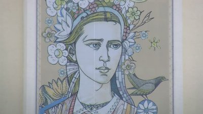 У центрі Луцька повісили полотно із зображенням Лесі Українки. Що відомо про інсталяцію