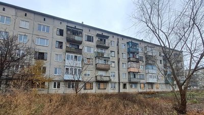 Часів Яр на Донеччині вранці обстріляли з РСЗВ: троє людей поранені Часів Яр на Донеччині вранці обстріляли з РСЗВ: троє людей поранені