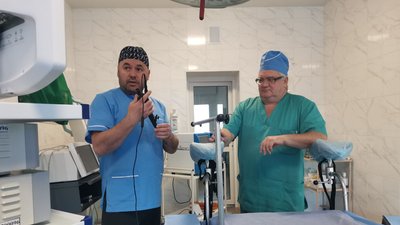 "Робота така, що треба вчитися постійно": понад 30 років працює лікарем Петро Федорина із Полтави "Робота така, що треба вчитися постійно": понад 30 років працює лікарем Петро Федорина із Полтави