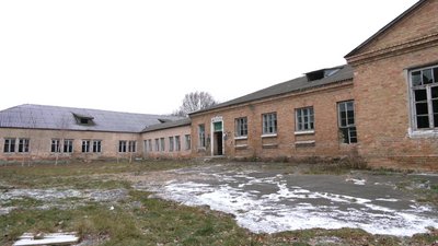 У Рівному намагалися продати стару будівлю 14-ї школи. Люди хочуть там дитсадок