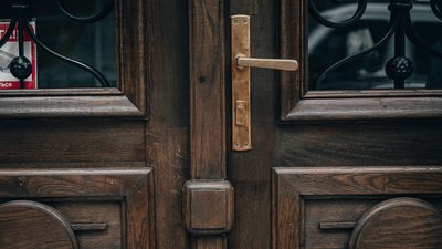 Реставратори встановили ручку Реставратори встановили ручку