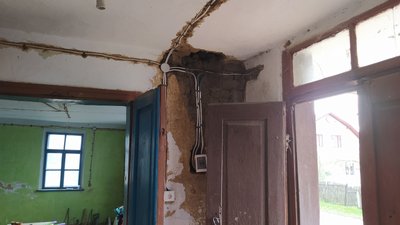 На Тернопільщині волонтери відновлюють родинну хату Бойчуків На Тернопільщині волонтери відновлюють родинну хату Бойчуків