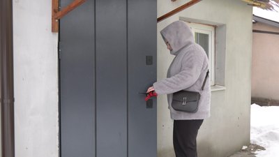 Лучанка 8 місяці не може отримати компенсацію на відновлення житла після обстрілу РФ Лучанка 8 місяці не може отримати компенсацію на відновлення житла після обстрілу РФ