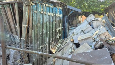 Пошкоджене приміщення в Слатиному після удару російського дрона, 22 червня 2026 року