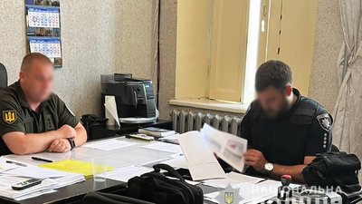 В Одеській області працівники військкомату знімали з обліку чоловіків за 12 тисяч доларів — поліція