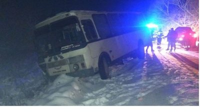 За добу волинські рятувальники витягли зі заметів автобус з пасажирами та вантажівку За добу волинські рятувальники витягли зі заметів автобус з пасажирами та вантажівку