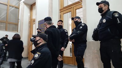 Харківську міськраду пікетують перед сесією: посилили охорону Харківську міськраду пікетують перед сесією: посилили охорону